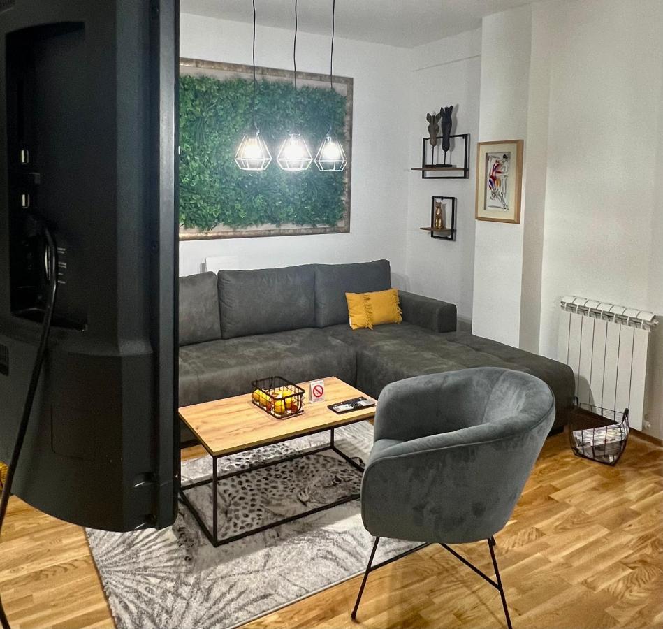 Jungle Lux Apartment Cacak Exterior photo
